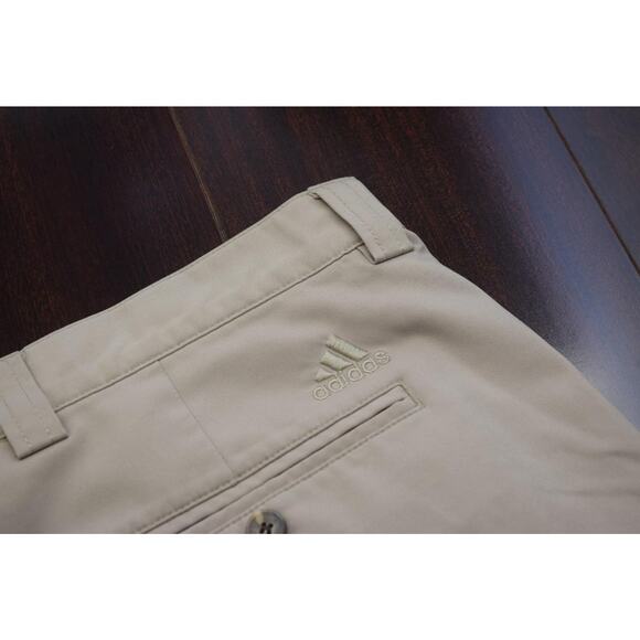 41773 Mens Adidas Golf Performance Beige Pleated Athletic Golf Shorts Size 38 - Picture 1 of 5
